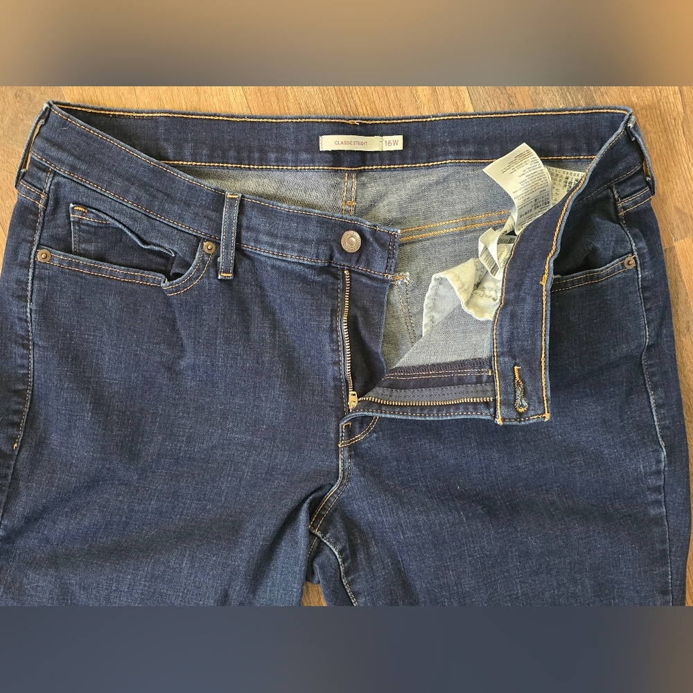 Levi's Size 16W Womens Dark Wash Blue Jeans Straight Cut - Picture 4 of 10
